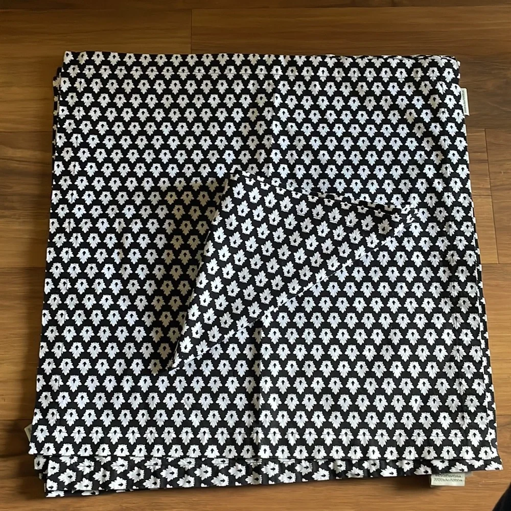 8‎ Pottery Barn black and white dinner napkins table linens